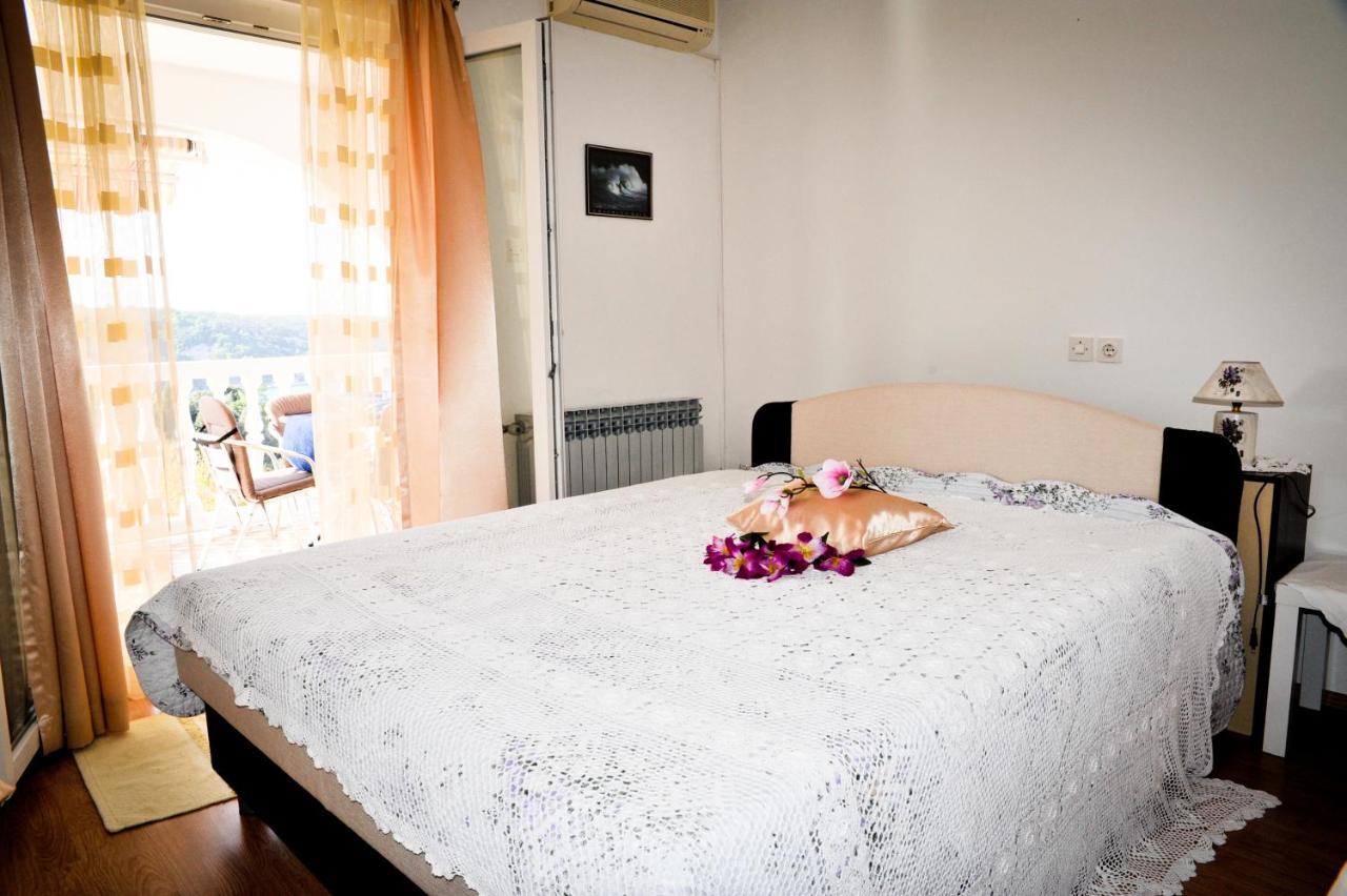 Apartments With A Parking Space Kampor, Rab - 14998 Exterior foto