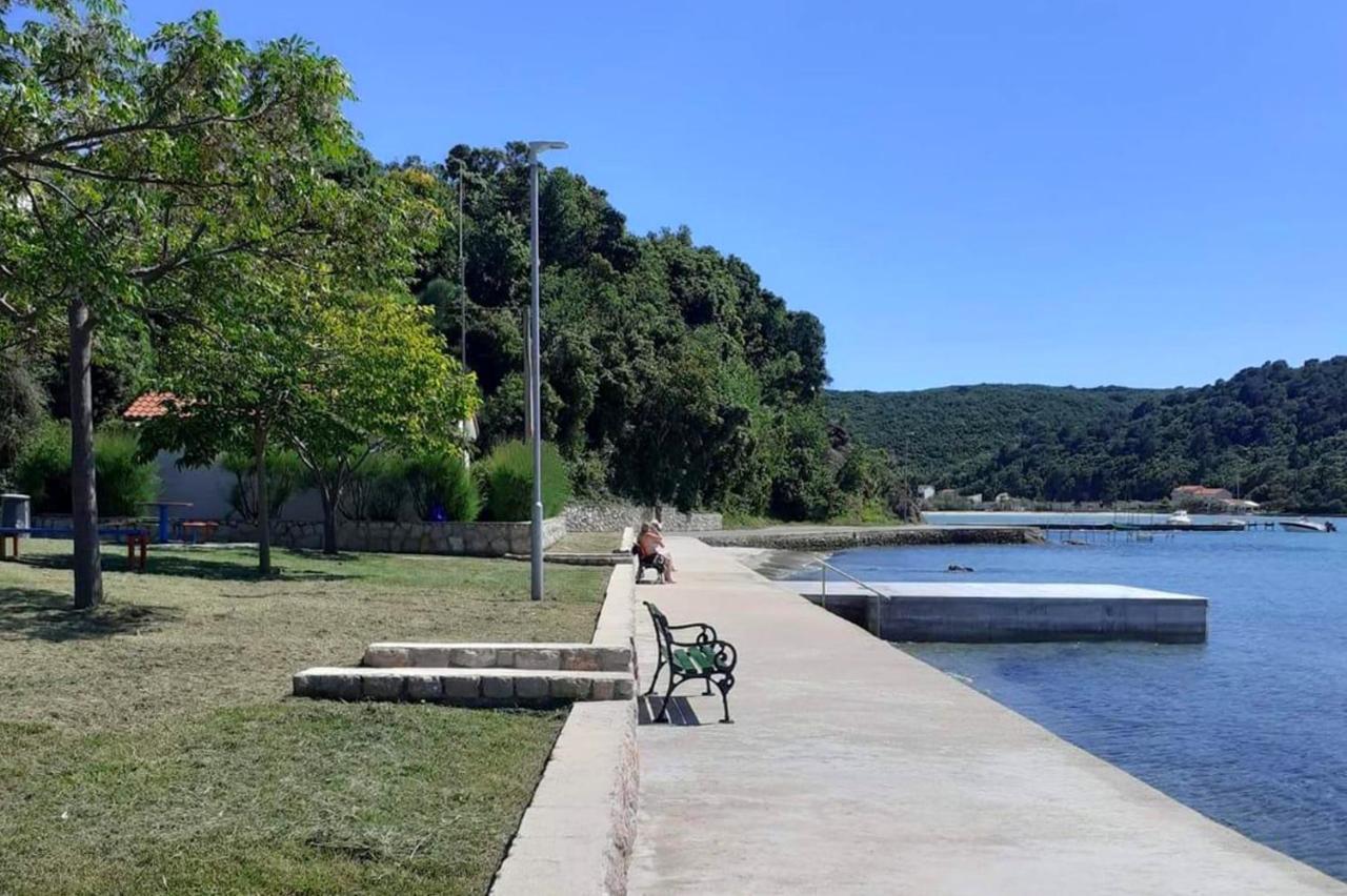 Apartments With A Parking Space Kampor, Rab - 14998 Exterior foto